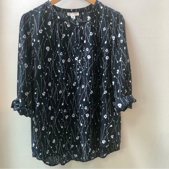 Lila Rose navy floral blouse woman’s size M - Picture 3 of 10
